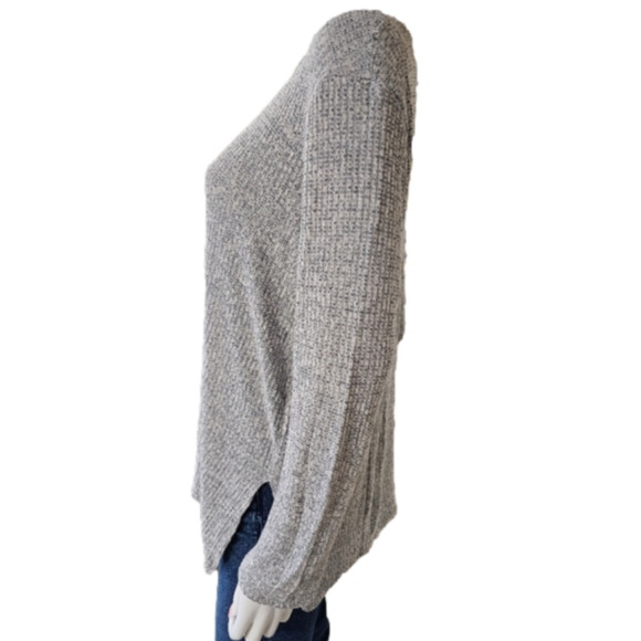 Democracy Long Sleeve One Cold Shoulder Lightweight Sweater Size M - Picture 4 of 11